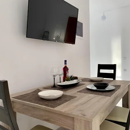 Central, Sunny & Spacious Apartment, In Kos, 