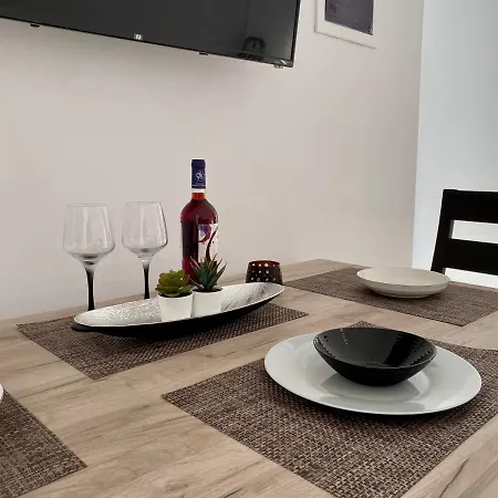 Central, Sunny & Spacious Apartment, In Kos, 