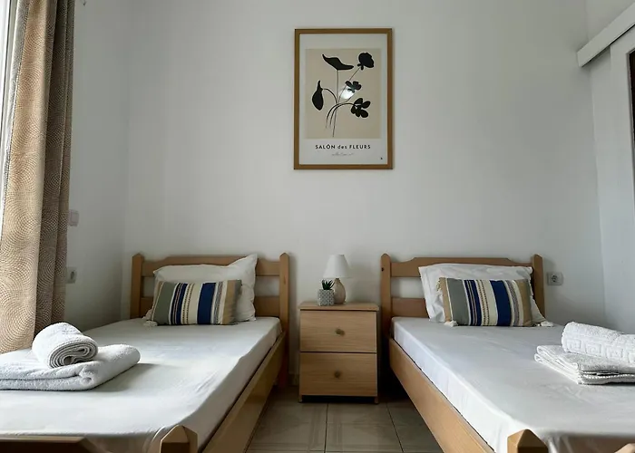 Central, Sunny & Spacious In - No 1 Kos-stad