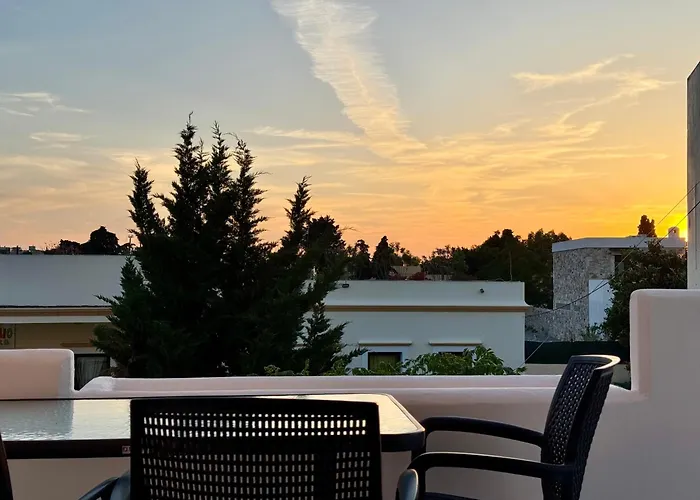 Central, Sunny & Spacious In - No 1