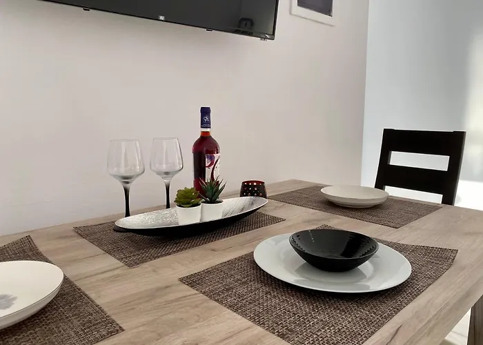 Central, Sunny & Spacious In - No 1 * העיירה קוס