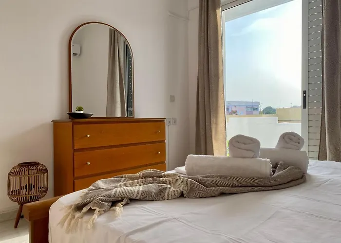 Central, Sunny & Spacious In - No 1 * העיירה קוס